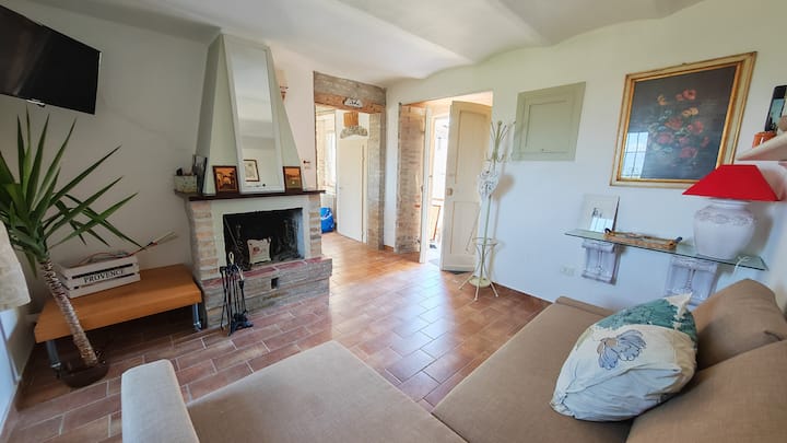 A Small Villa In A Medieval Village. - Tortoreto