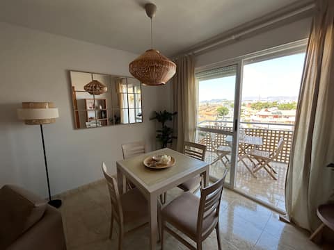 Propiedad de Airbnb exitosa: Close to the beach and downtown. Central air. en Águilas
