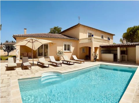 Beautiful spacious house with swimming pool