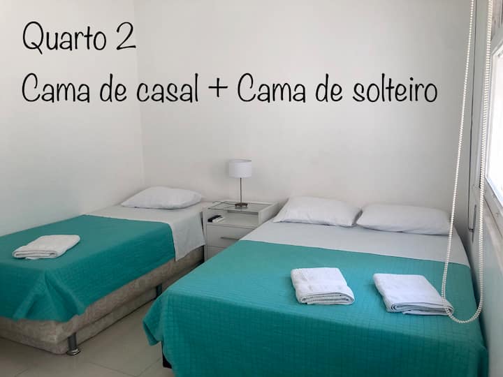 CAMERA DA LETTO 2 

Letto matrimoniale a cassetta
Scatola con letto singolo
Aria condizionata 
Ventilatore a soffitto 
TV
Sole mattutino 
