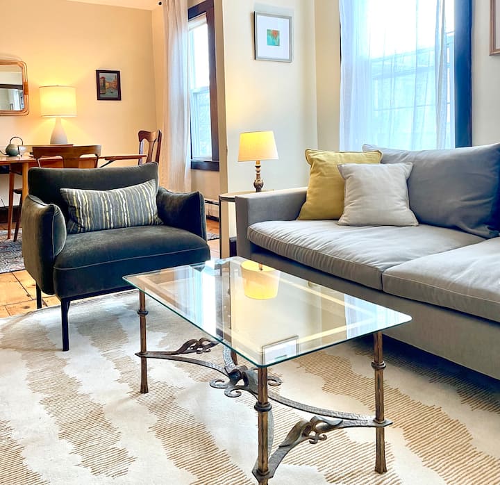 Walk To Beach & Dining |Stylish, East End W/ Deck! - 長島