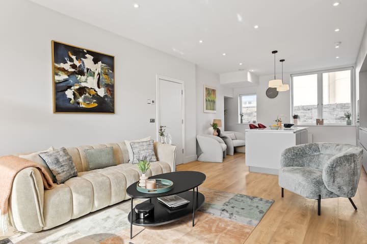 Central King Room & Private Bathroom In Docklands - Dublin