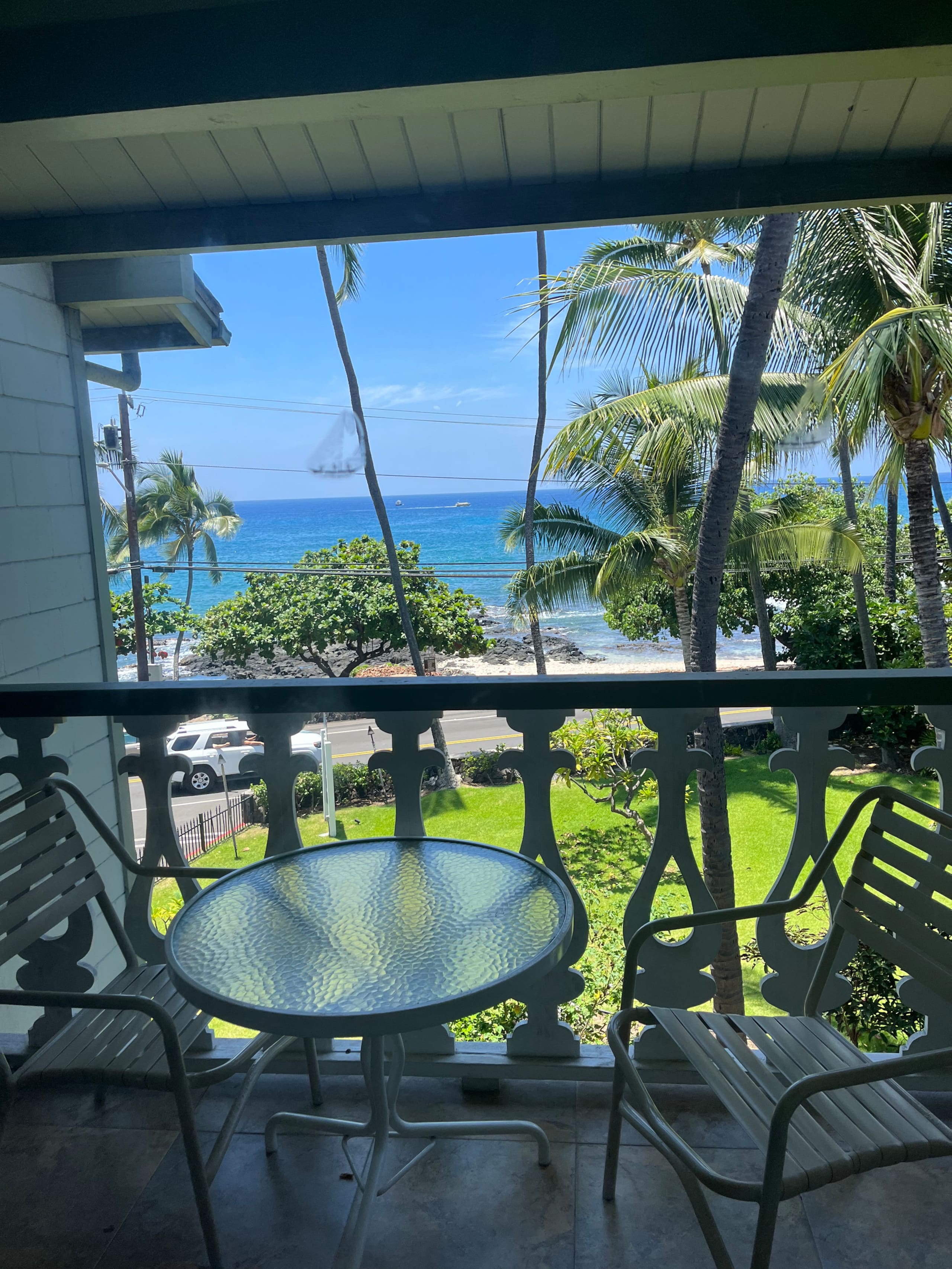 Condo in Kailua-Kona · ★4.73 · 1 bedroom · 3 beds · 1 shared bath - Image 11