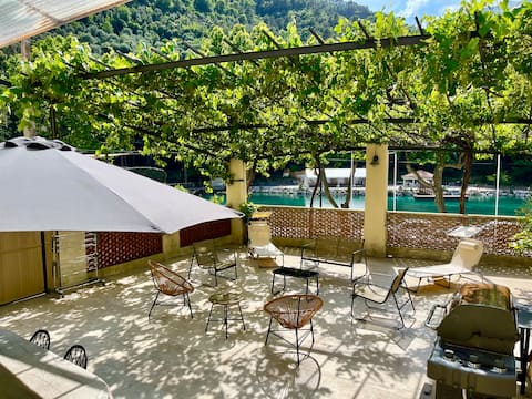 Lake View Terrace Apartment