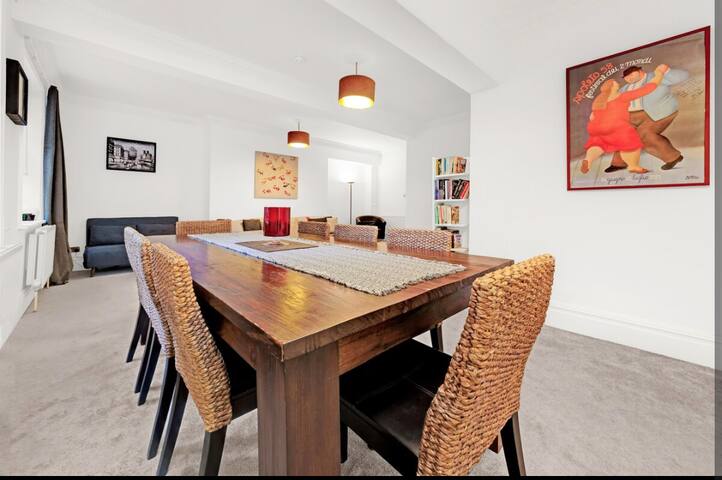 Unique historic mansion in Kensington & Chelsea gallery image 5