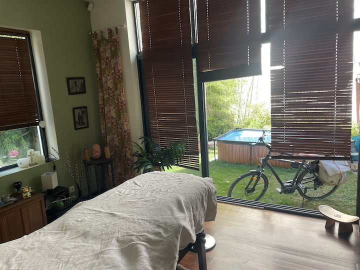 Pracovňa, ktorú je možné premeniť na izbu s malým lôžkom