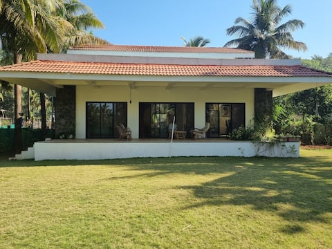 Billa's Villa Spacious 3BHK with Patio and Garden