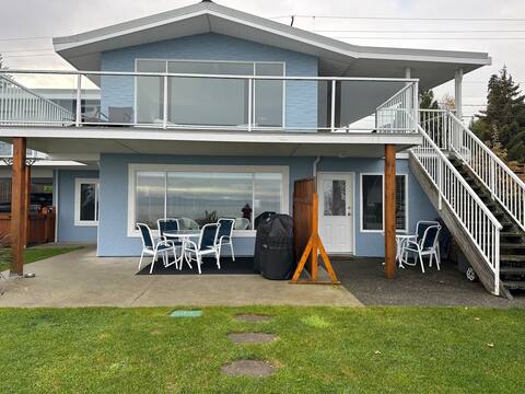 Walk on Oceanfront in Qualicum
