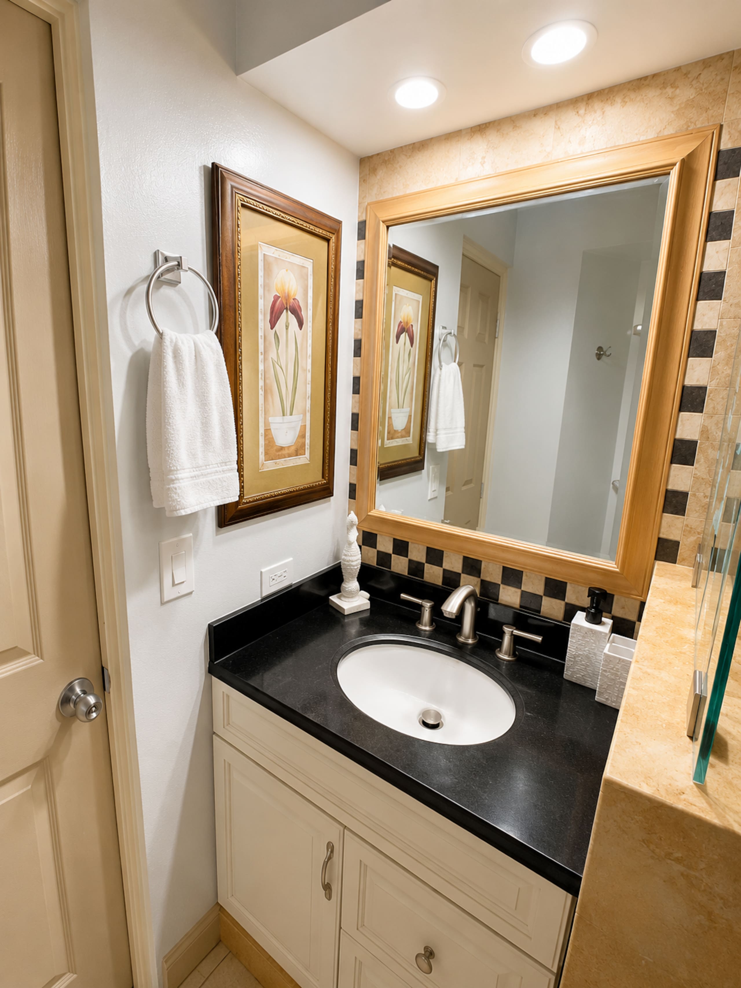 Condo in Honolulu · ★4.88 · 1 bedroom · 2 beds · 1 bath - Image 13