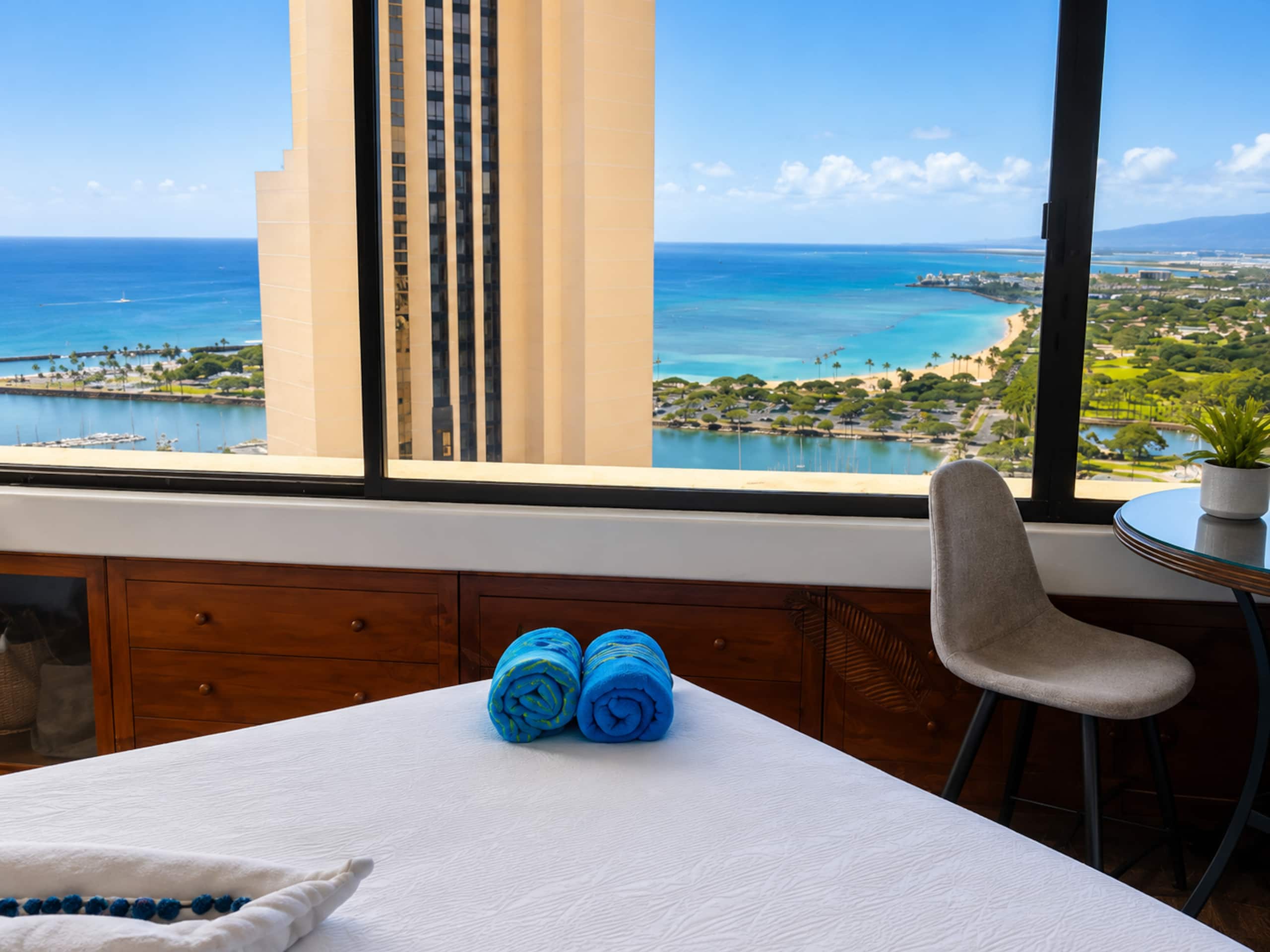 Condo in Honolulu · ★4.88 · 1 bedroom · 2 beds · 1 bath - Image 7