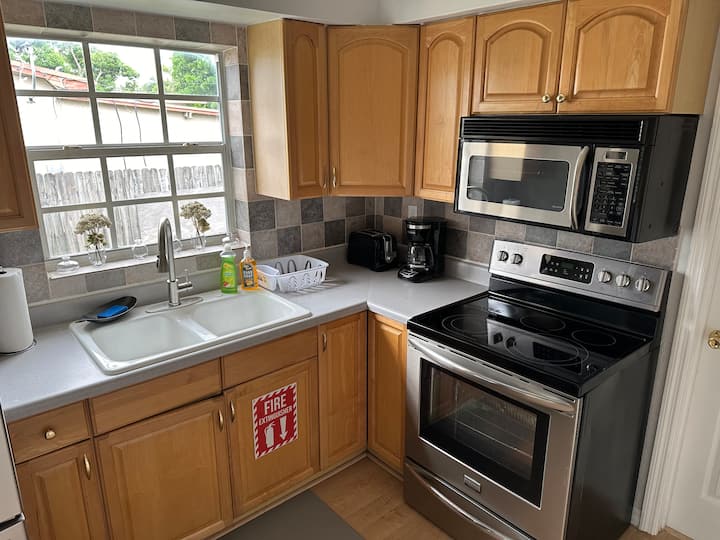 House Close To Hard Rock Casino Airport Beaches - Pembroke Pines, FL