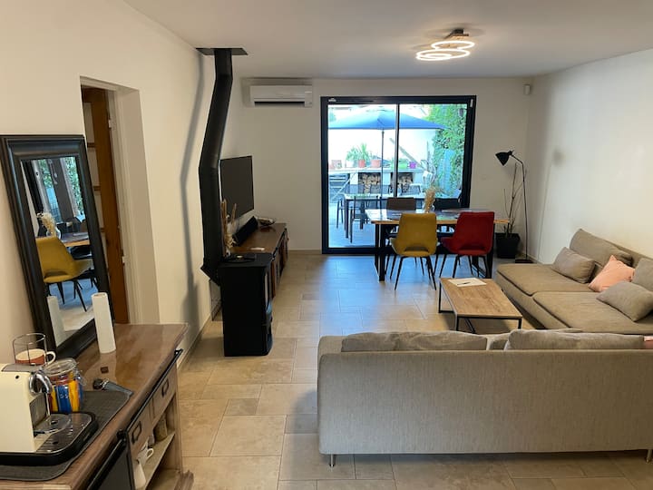 Villa  Avec Piscine Et Place De Parking. - Aix-en-Provence