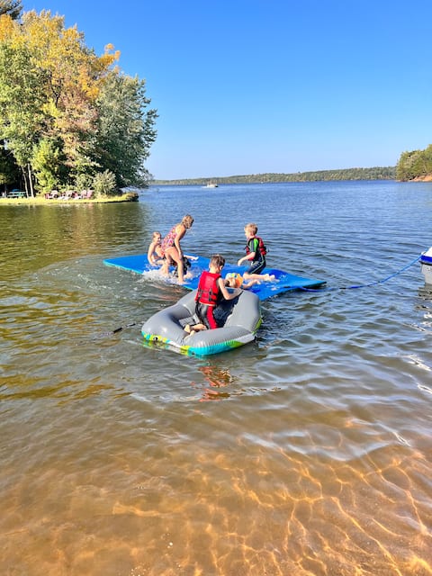 Private Lakeside Retreat, Perfect for families!