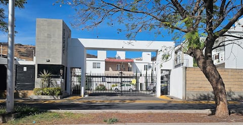 Álamo House, spacious and comfortable in Sonterra with A/C