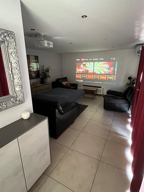 Equipped outbuilding with a private terrace