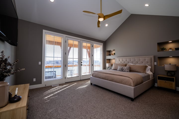 Habitación principal en la planta superior con terraza para salir 