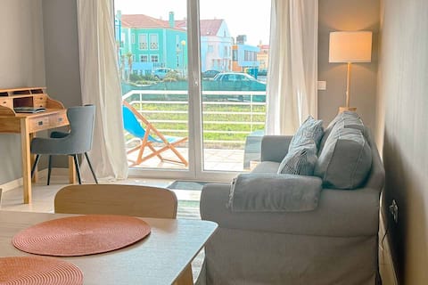 Anúncio popular: Marta Apartment, Baleal: Sunny patio, Shared pool em Ferrel