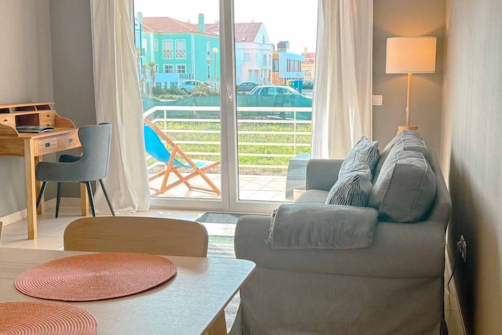 Marta Apartment, Baleal: Sunny Patio, Shared Pool - Ferrel
