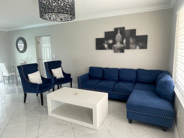 Miami Home 4 Bdrm 2 Bath W/pool & Fish Pond - Doral, FL