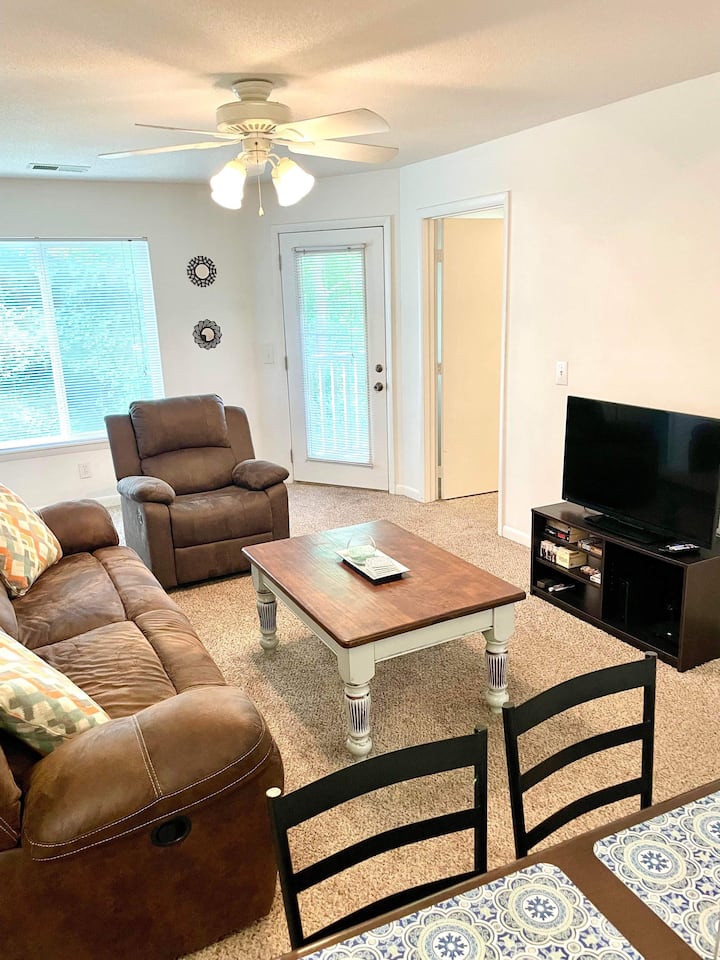 Lovely 4-bedroom Apartment With Pool - Raleigh, NC