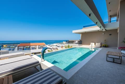 Villa Solis I 100m to the Sea & Free* Heated pool
