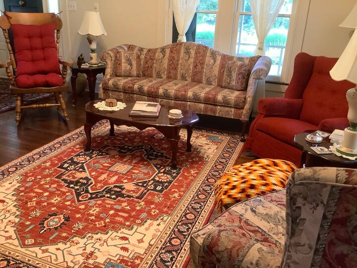 Relax, Unwind In A Historic 104 Year Old Farmhouse - Running Hare Vineyard, Prince Frederick