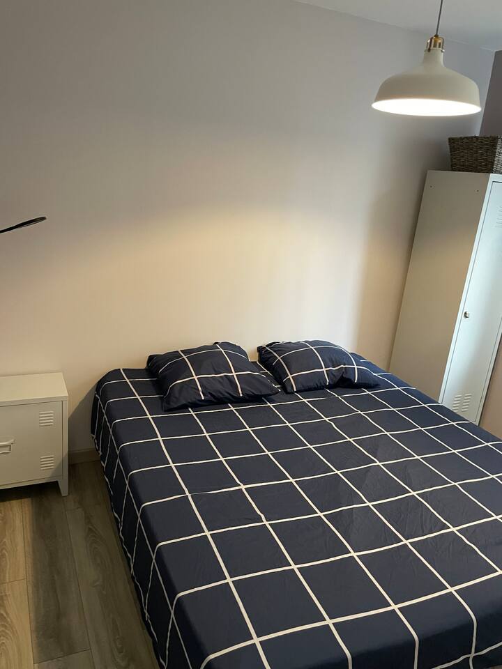 Kitanda 180x200
Uwezekano wa kutengeneza vitanda 2 katika 90x200
Hakikisha unaomba