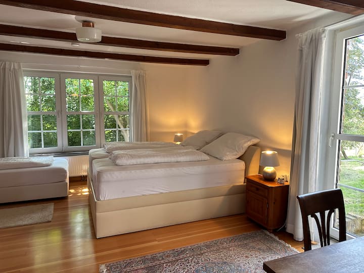 سرير مزدوج مع فرشات Serta boxspring