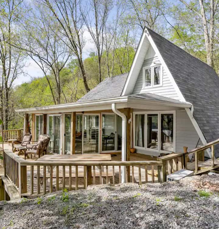 Center Hill Lakehouse- Cozy + Stunning Lake View - Houses for Rent