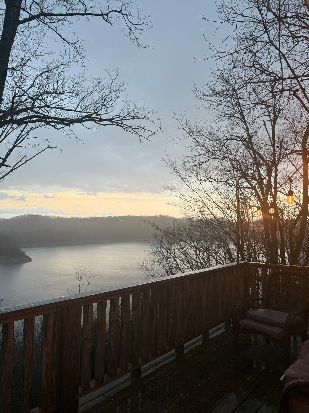 Center Hill Lakehouse- Cozy + Stunning Lake View - Houses for Rent