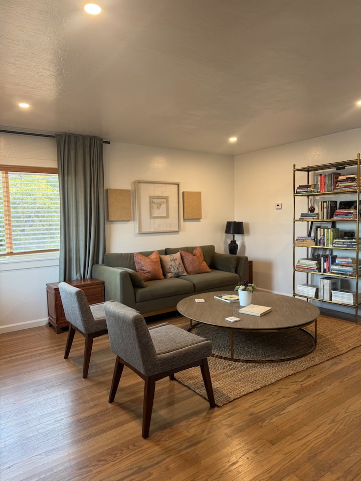 Entire Stylish Apartment In Historic Pt. Richmond - Marin County, CA