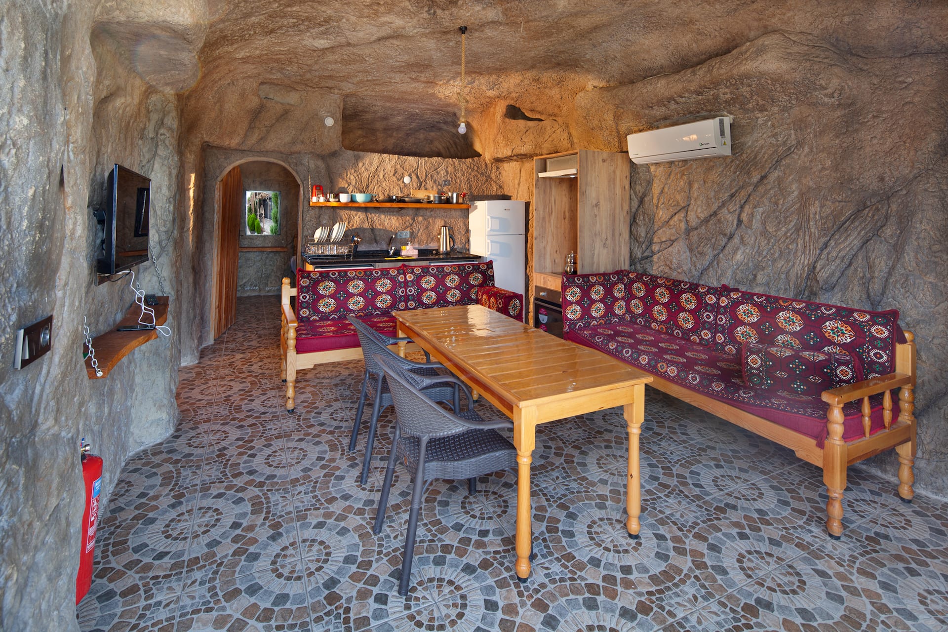 Cave Villa for 4 People in Front of the Pool with a Sea View