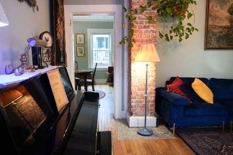 Steps to MoCA private house + SAUNA!