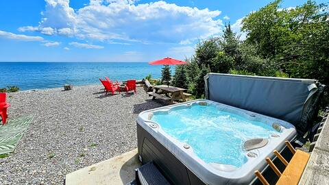“Lakeside Dreams”: All season HotTub  w/lake views