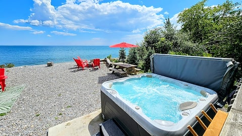 “Lakeside Dreams”: All season HotTub  w/lake views