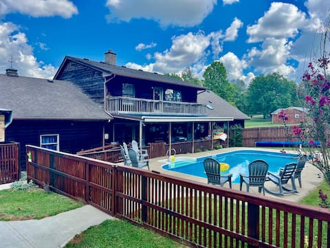 Stone & Cedar Lodge - pool, hot tub, fire pit, EV
