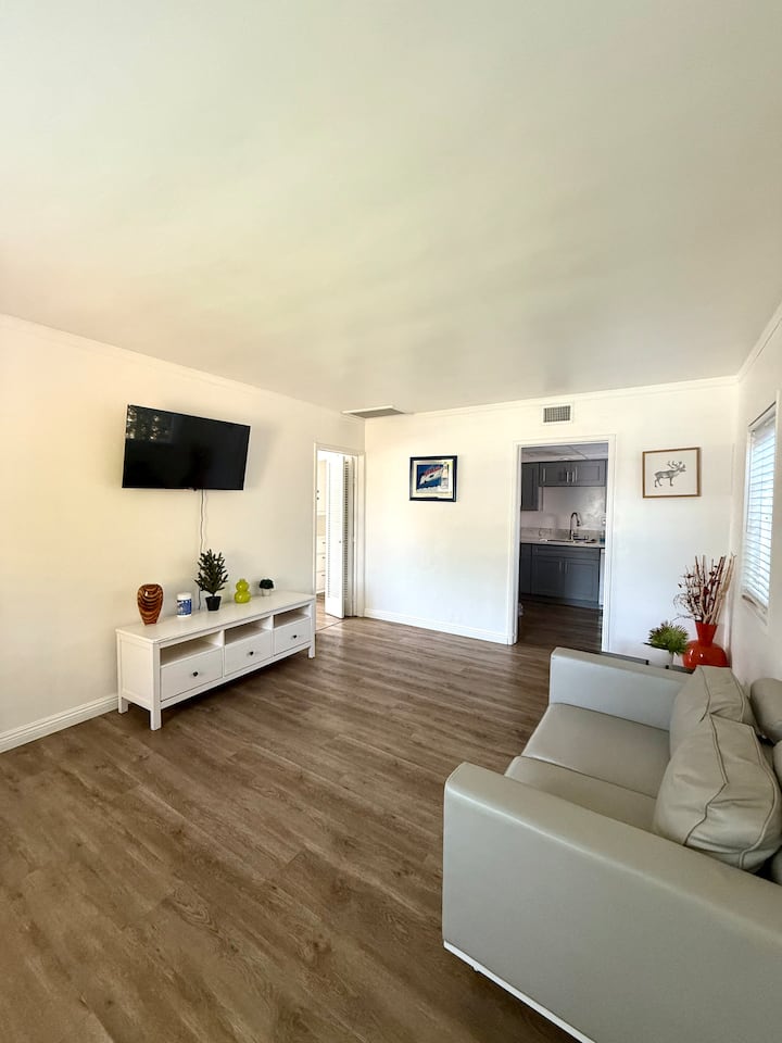 Newly Renovated 1br/1ba Home - Cerritos, CA