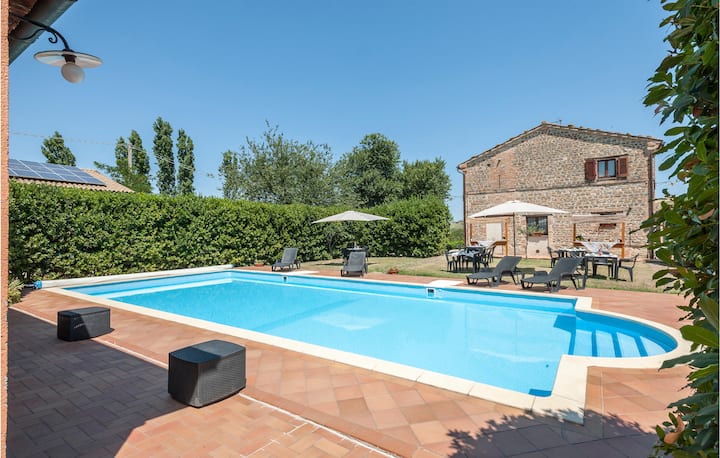 Lovely Home In Tolentino With Kitchen - Italien