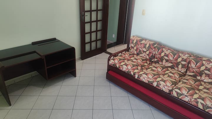 تتكون الغرفة 1 من سريرين. 