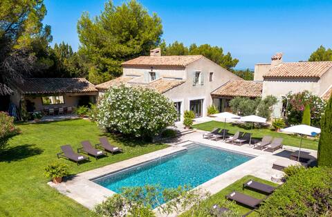 New Eygalières Farmhouse: 6BR/Pool/Garden/Views