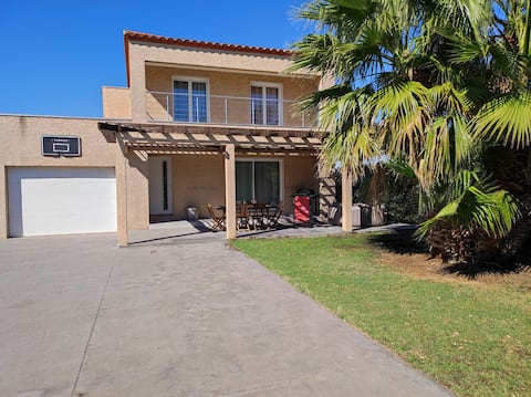 5-room villa with jacuzzi – beach within walking distance