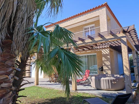 Villa f5, 800 m from the beach
