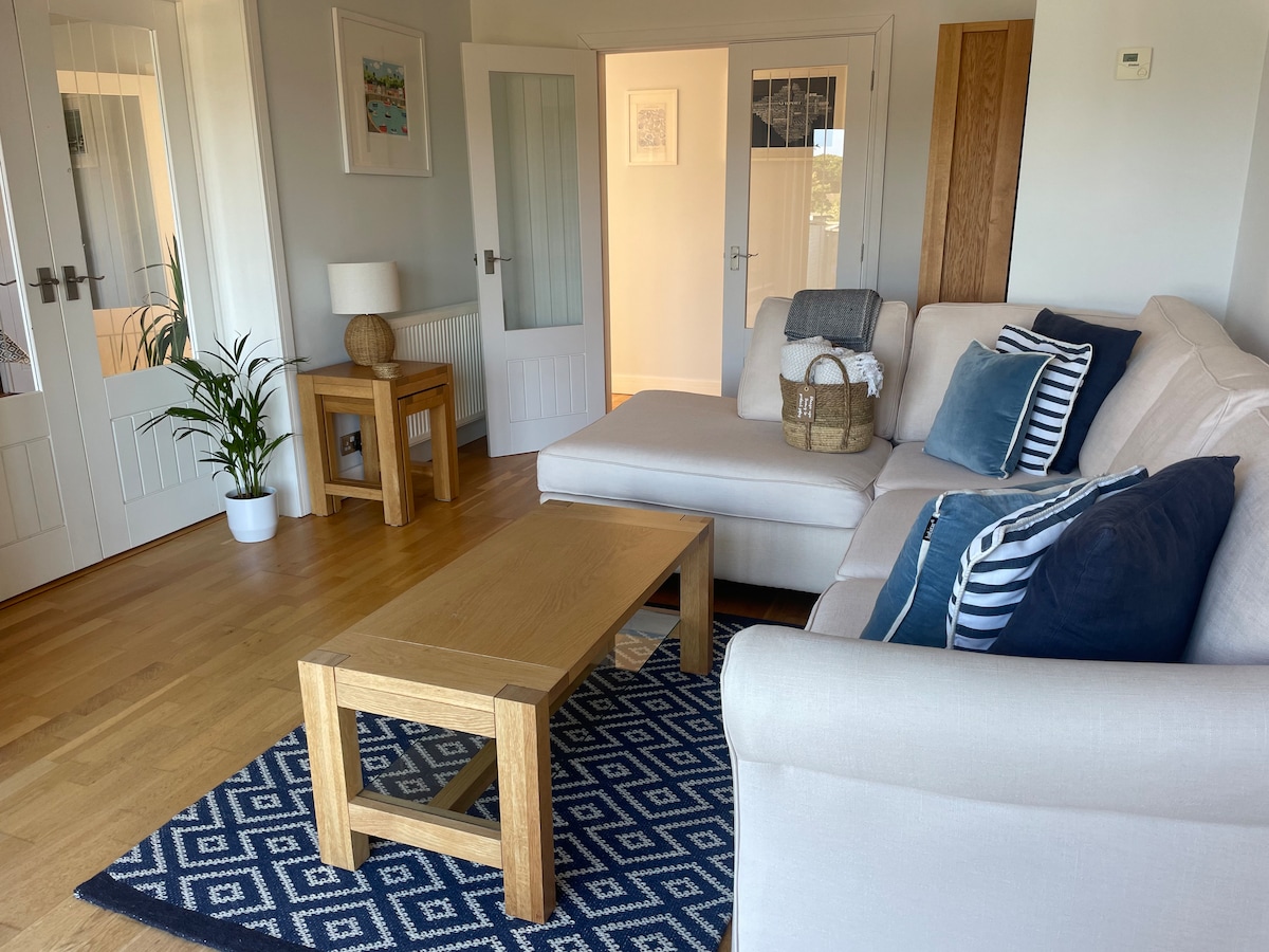 Popular Airbnb listing: Sleeps 6 near Seaview, Seagrove & Priory Bay in Nettlestone And Seaview