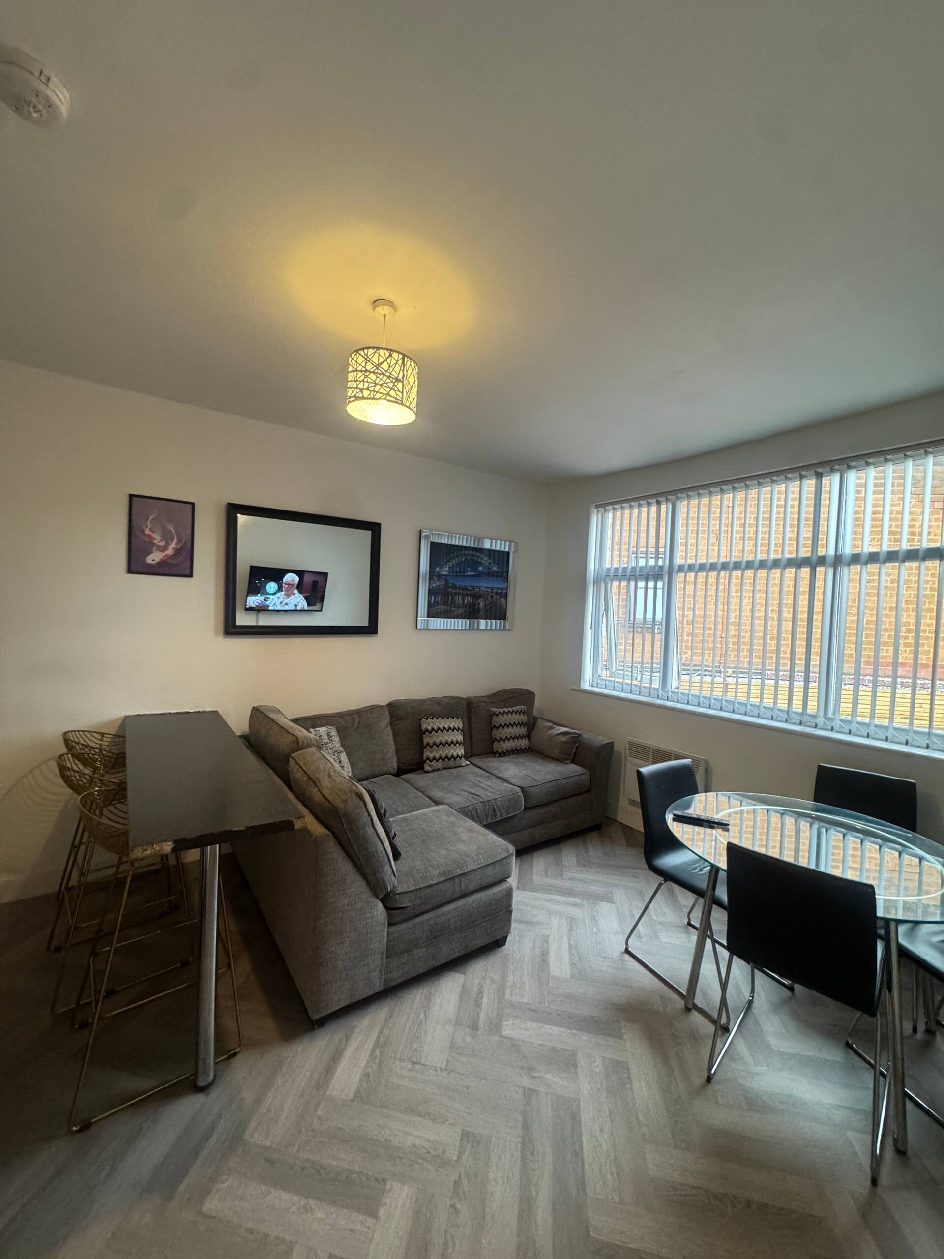 5 bedroom serviced apartment ideal for big groups