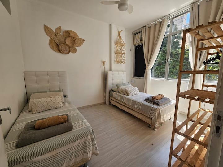 Guest room with twin beds, featuring two beds.