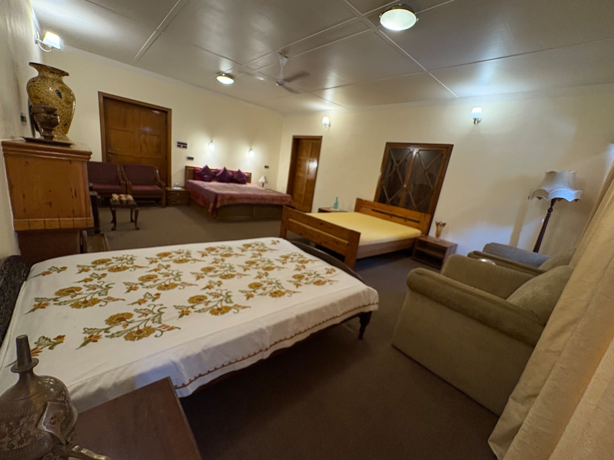 Hillview room-Heritage Mansion by royal architect - Bed and