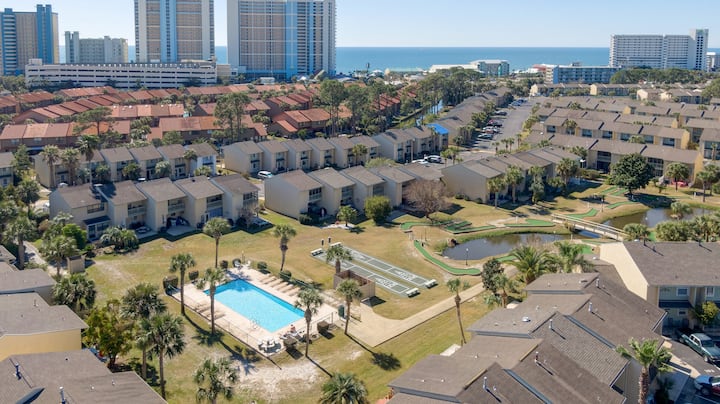 Your Beach Getaway Awaits You At Sunset Villa! - Panama City Beach, FL