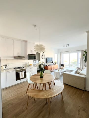 Beachfront apartment with UPS