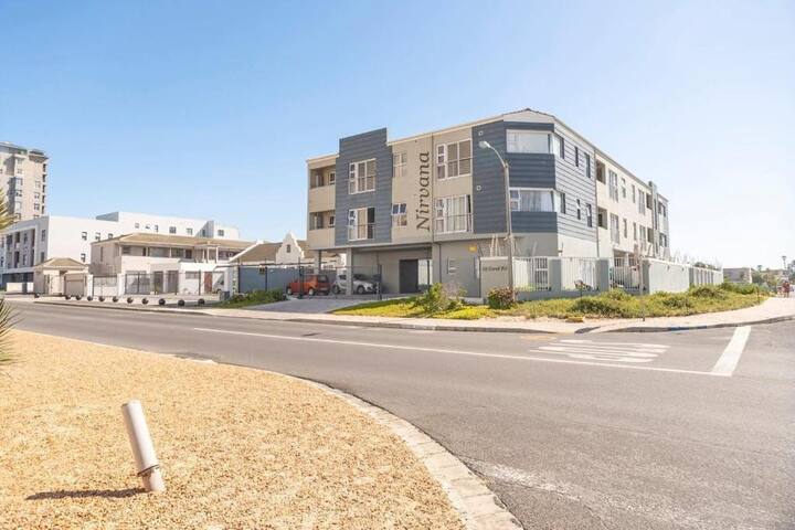 Beachfront apartment with UPS gallery image 4