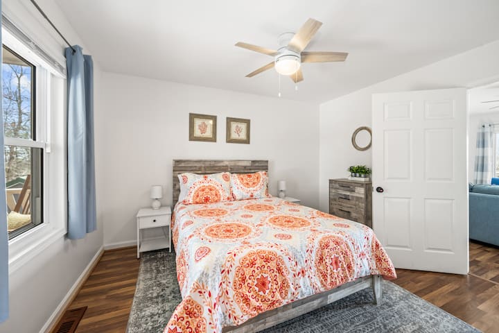 Chumba cha kulala cha malkia kilicho na bafu